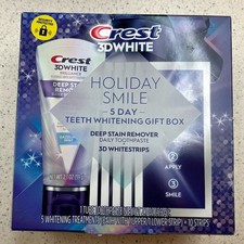 Crest 3DWHITE Holiday Smile